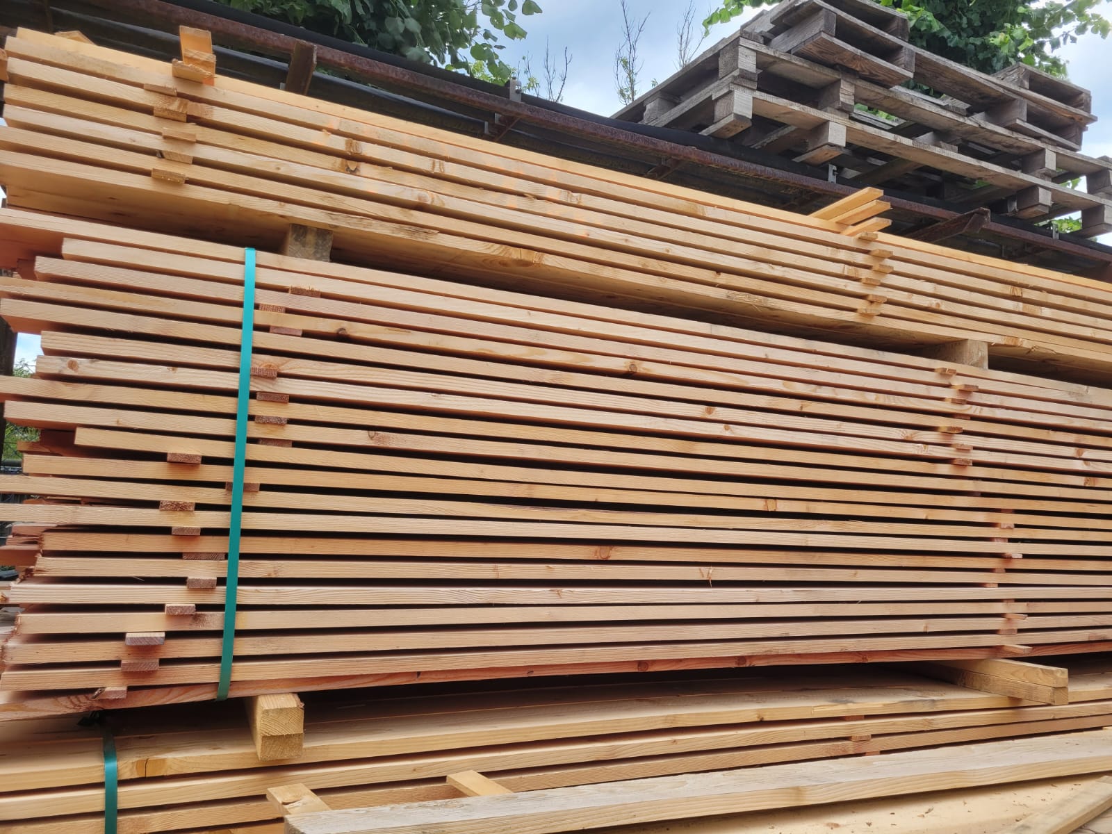 Sušené strešné laty a rezivo na sklade